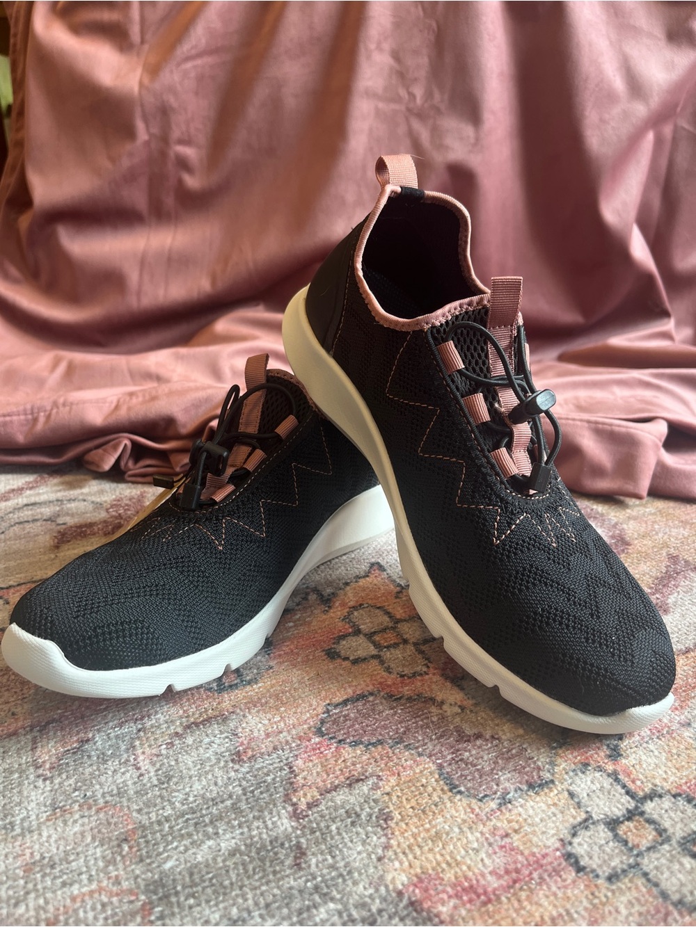 Spenco Chelsea Sneaker Black Rose Women’s Size 9 NIB Orthotic Comfort Walking